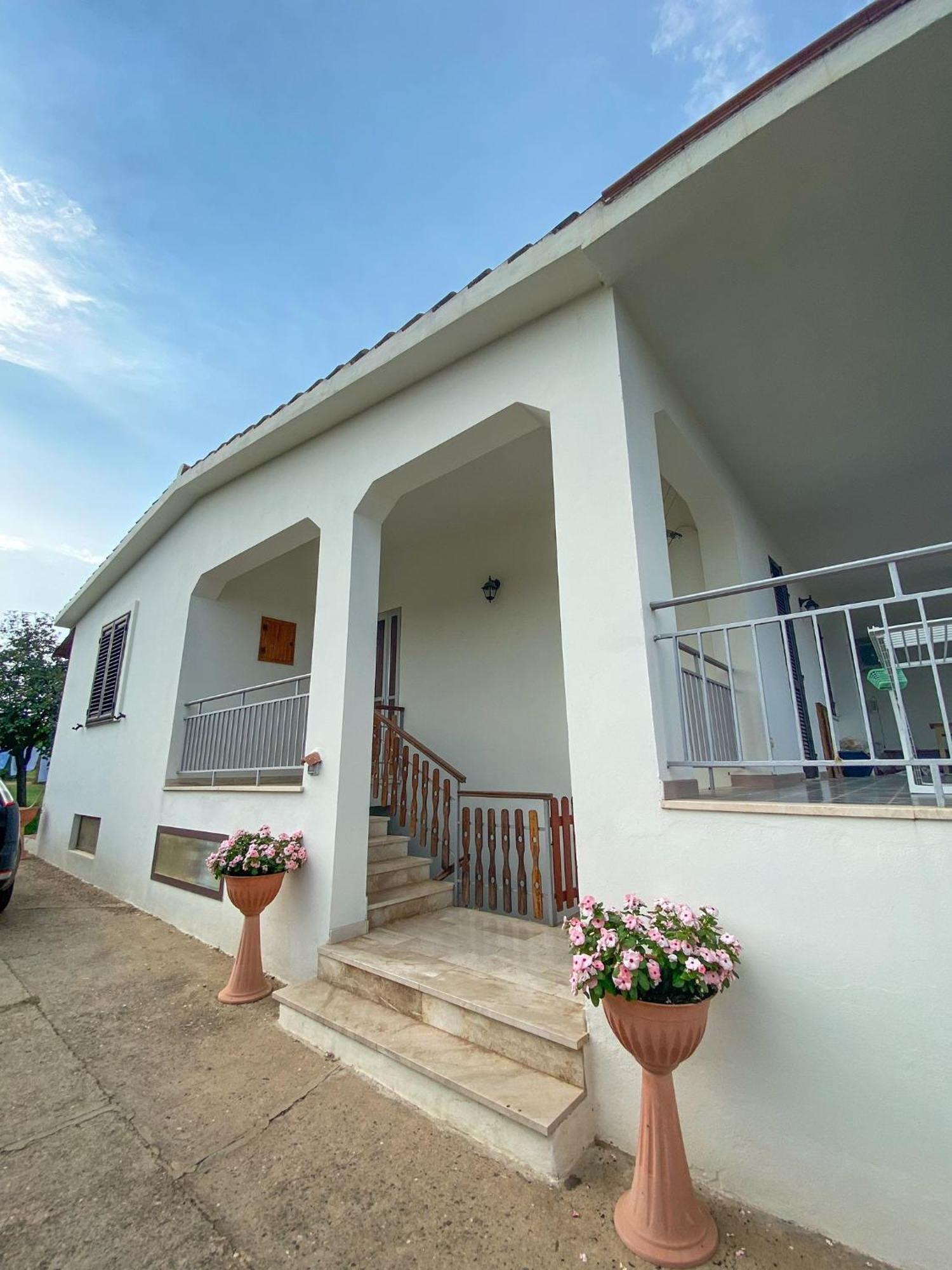 Villa Gladyr Lotzorai Exterior foto